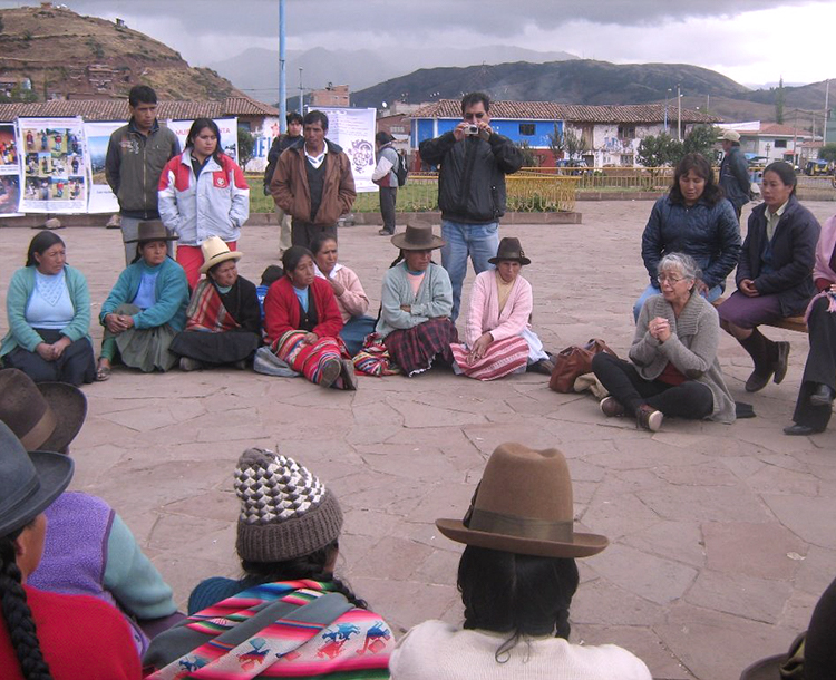 Giulia-Tamayo-con-senoras-de-Anta-en-2011